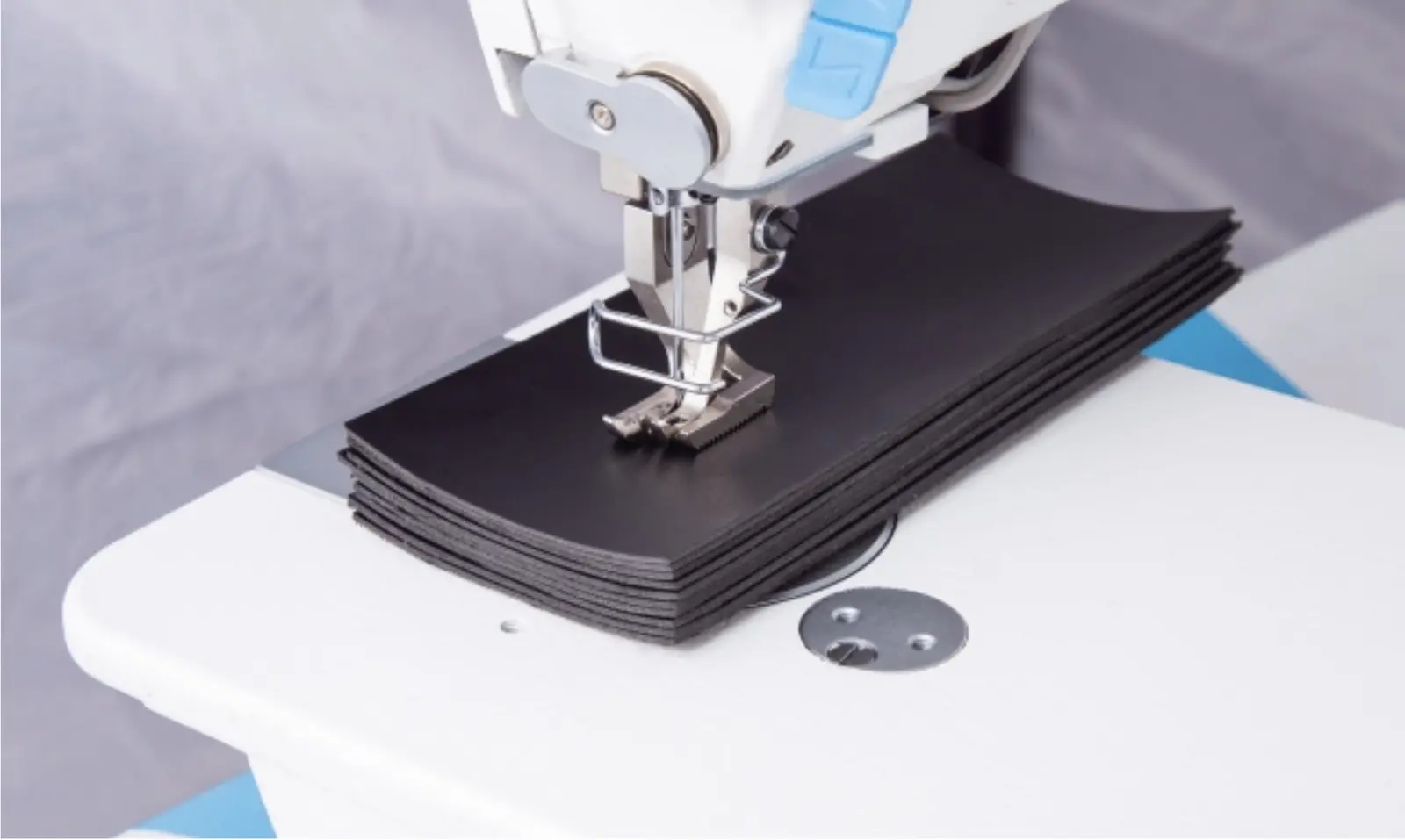 Jack H2-A-CZ-12 Heavy-Duty Walking-Foot Lockstitch Machine | Large Hook, 12 mm Stitch | Stand & Table, view 2
