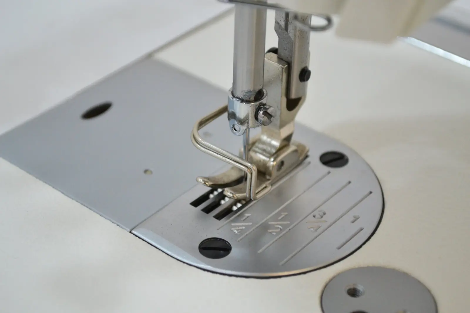 MAQI Q2-M | Direct-Drive Single-Needle Lockstitch Machine | Auto Thread Trimmer | 5,000 SPM, view 5