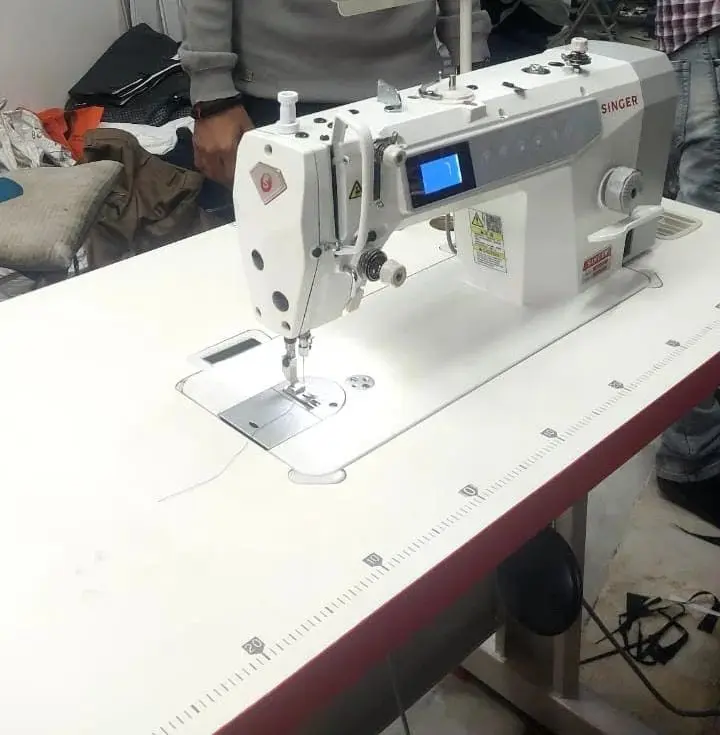 Singer 9900 / SS 9900 | Direct-Drive Single-Needle Lockstitch Machine | Small Hook | Stand & Table, view 4