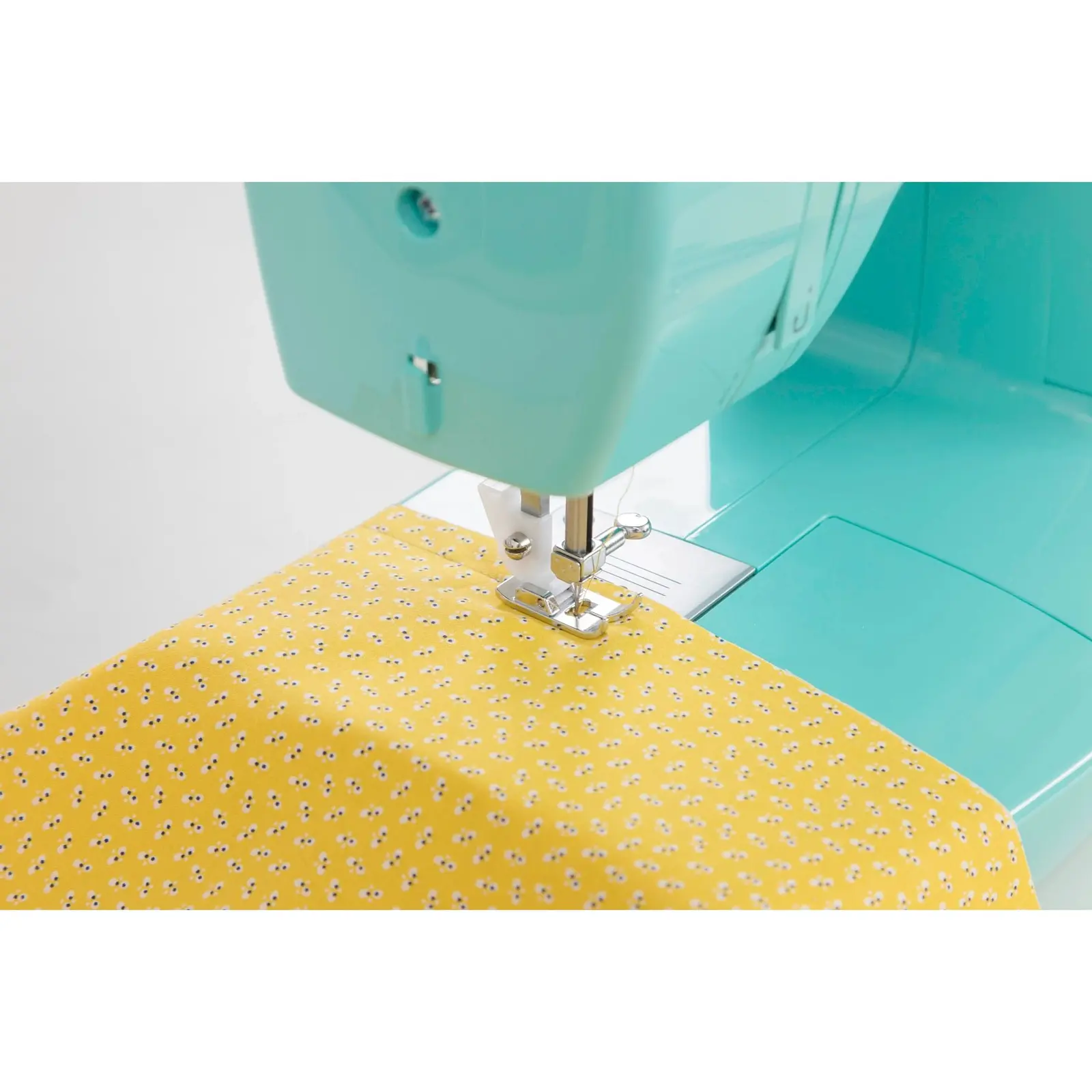 Singer Simple 3223 Sewing Machine - Green | 23 Built-In Stitches | 4-Step Buttonhole | Free-Arm Design, view 5